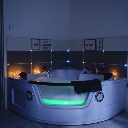 Bedrouse Jacuzzi Apartment Starowislna - Old Town Krasków Exteriör bild