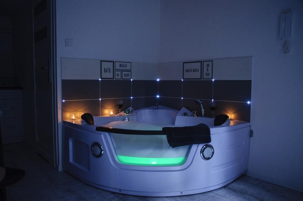 Bedrouse Jacuzzi Apartment Starowislna - Old Town Krasków Exteriör bild