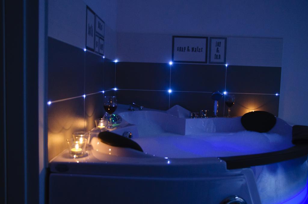 Bedrouse Jacuzzi Apartment Starowislna - Old Town Krasków Exteriör bild