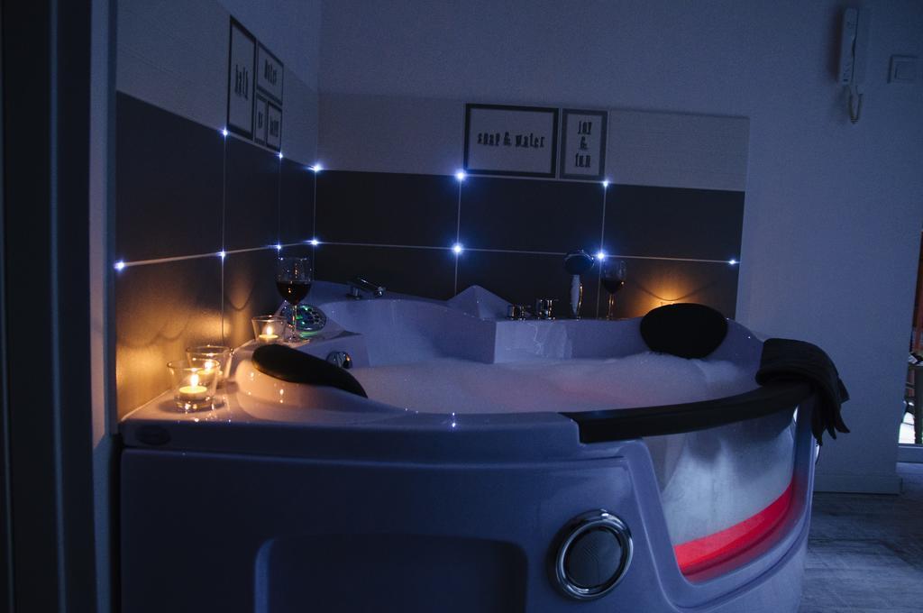 Bedrouse Jacuzzi Apartment Starowislna - Old Town Krasków Exteriör bild