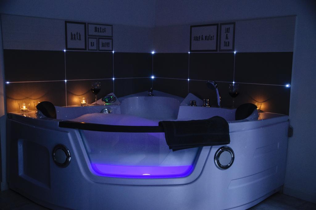 Bedrouse Jacuzzi Apartment Starowislna - Old Town Krasków Exteriör bild